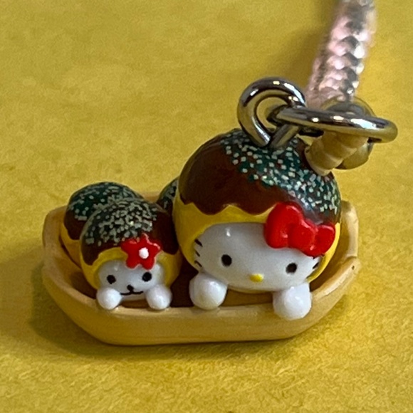 Vintage Hello Kitty　Local Netsuke "Osaka Takoyaki & Kagawa Udon" - Picture 6 of 8